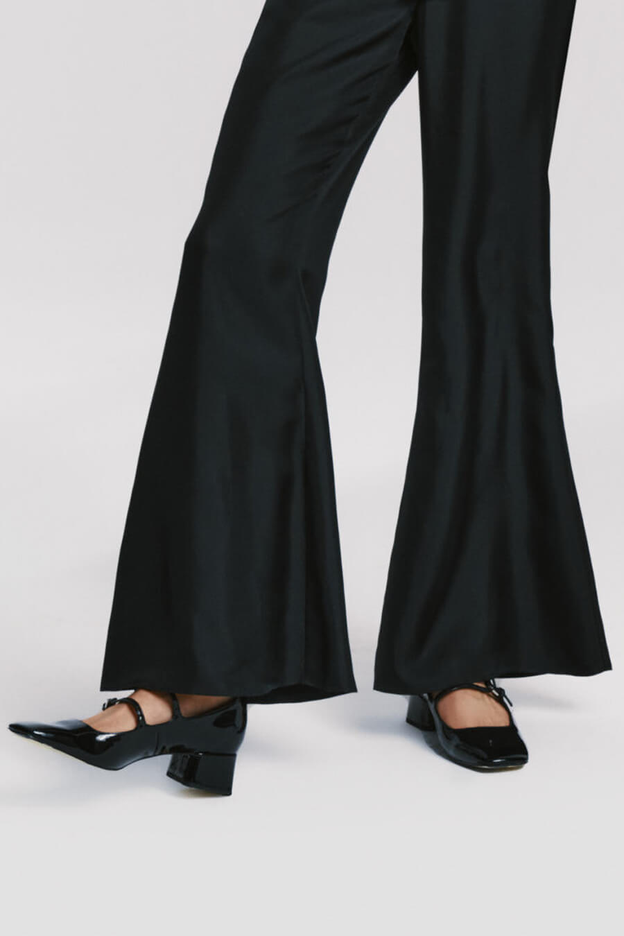 Silk pants in black