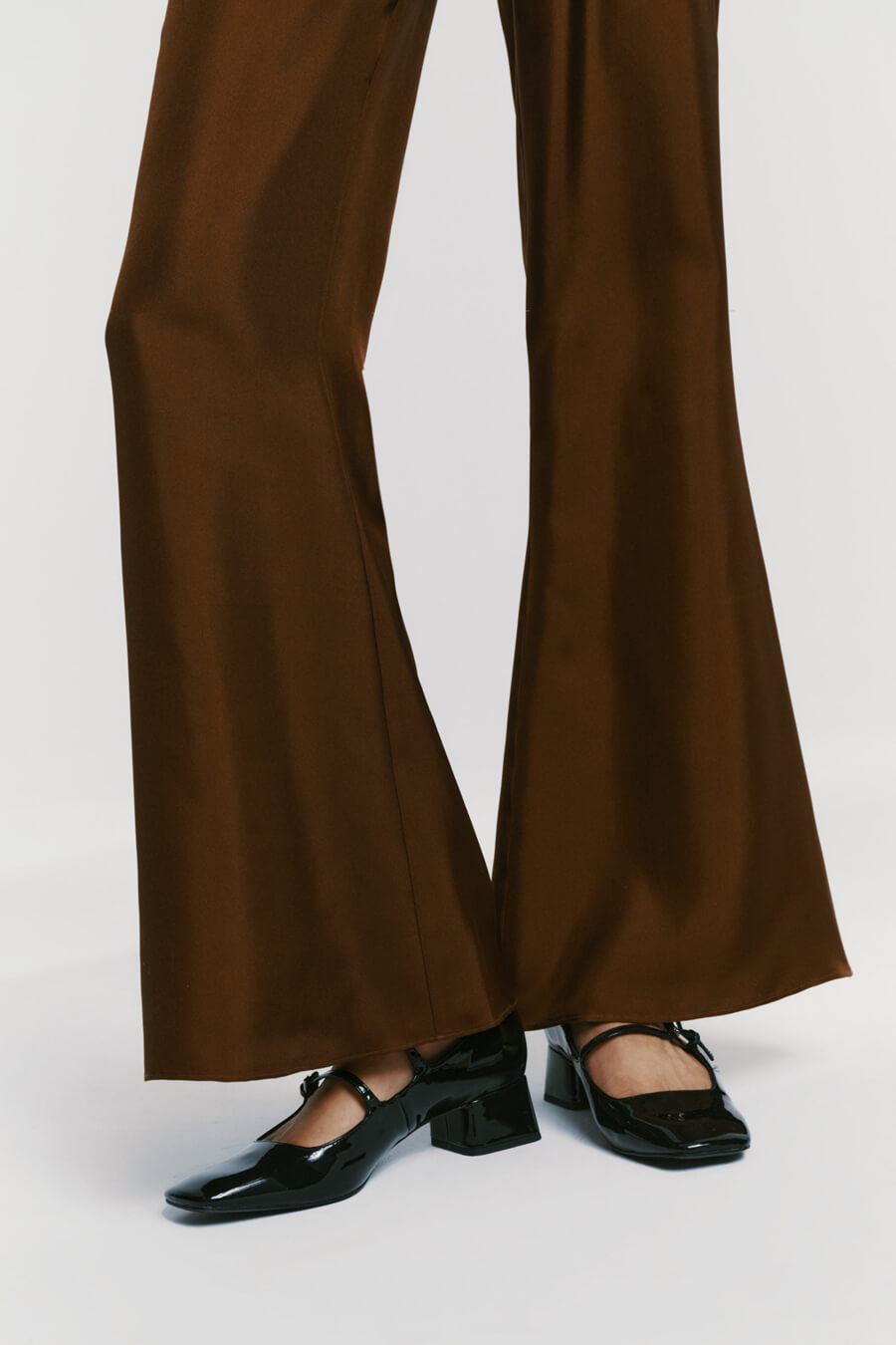 Silk pants in brown